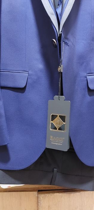 Нов Мъжки костюм комплект  Baggi