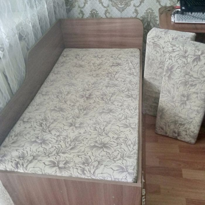 Продается диван, в районе Валентина