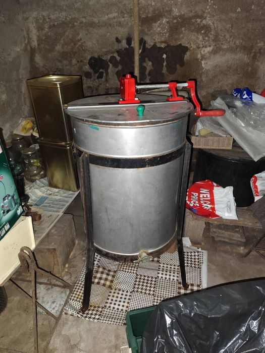 Центрофуга за мед