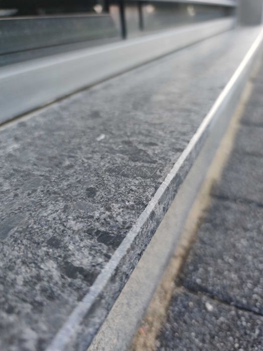 Capace de stalpi si de gard din travertin si piatra naturala