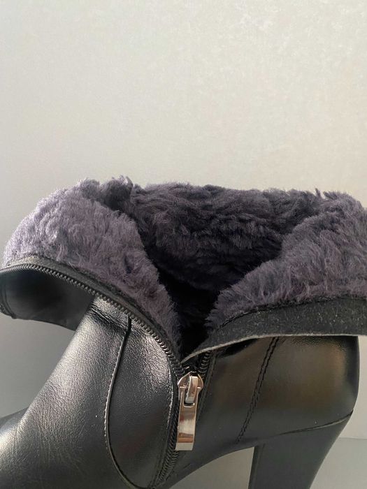 Продам зимние сапоги 36 размера