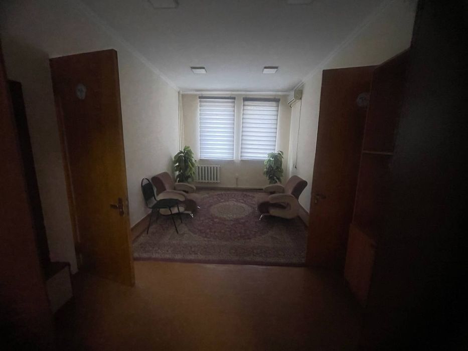 Чиланзар метро склад20м²35м² офис17м²-33м² 1этаж  в доль дороги Юр адр