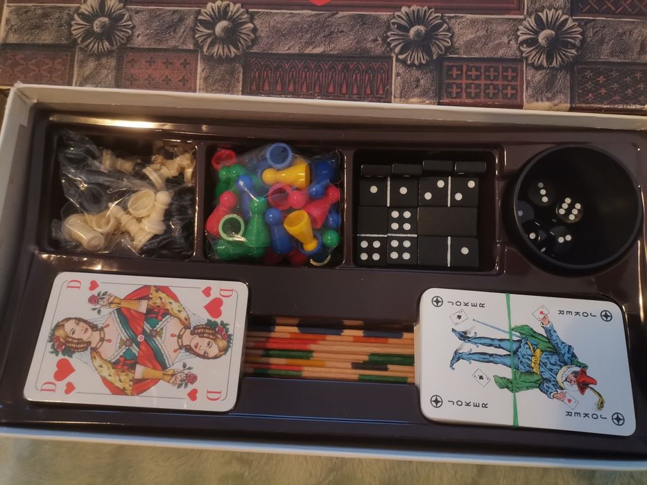 Кутия с настолни игри