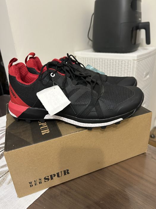 Новые кроссовки ADiDAS  41 размер