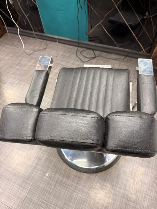 Продаются кресла для барберов