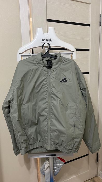 Продам Бомбер Adidas в оригинале новая