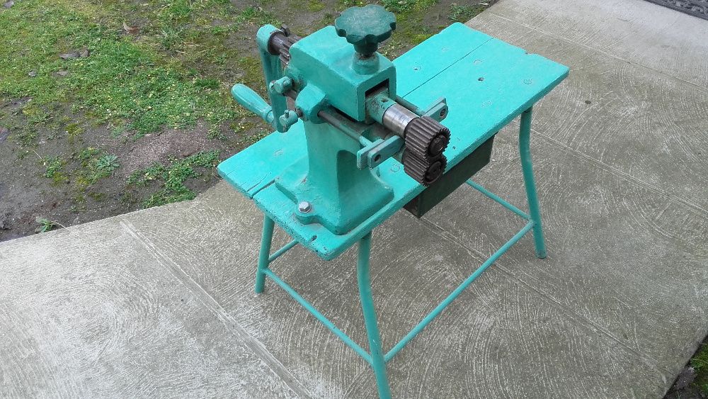 Masina bordurat tabla. Zig zag