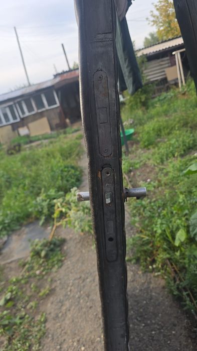 Продадим дверь деревянную