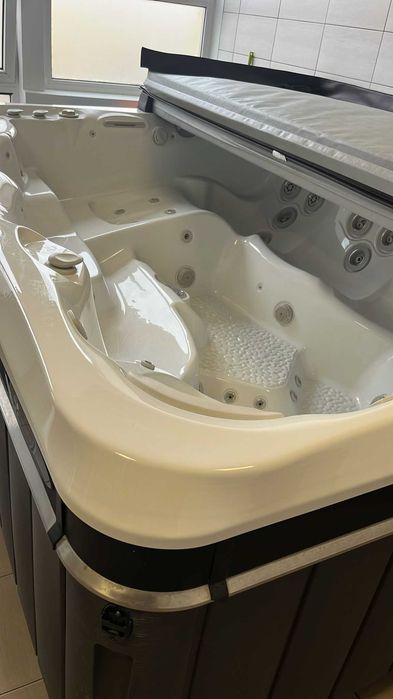 Jacuzzi / Cada cu hidromasaj Caldera Spas® Cantabria