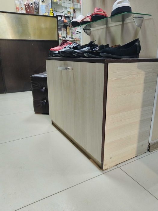 Тумба для магазина, бутика