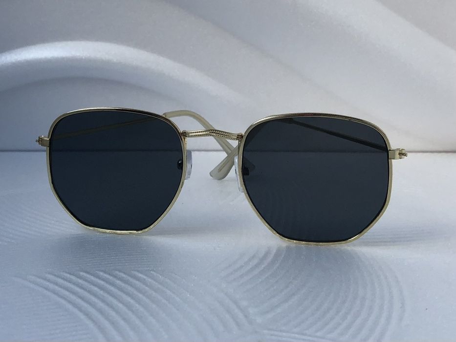 Модерни слънчеви очила с метални рамки