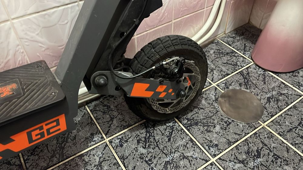 Vând trotineta electrica Kukirin G2