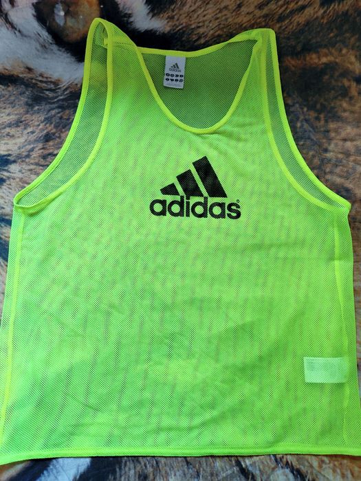 Maieu Adidas tip plasa.