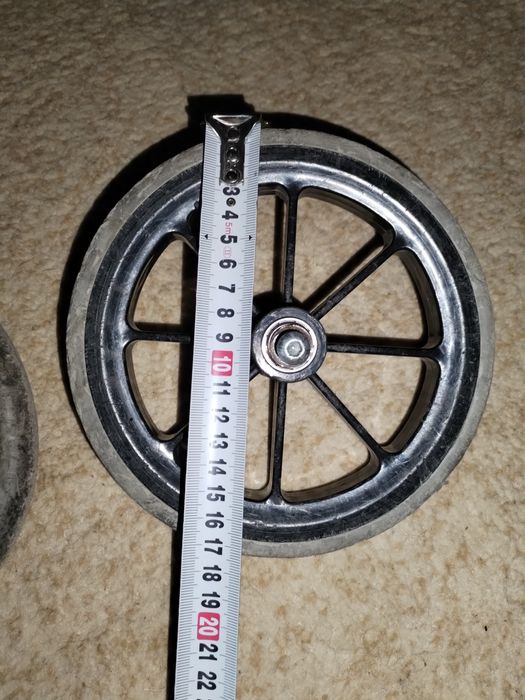 Колеса от инвалидной коляски для тачки