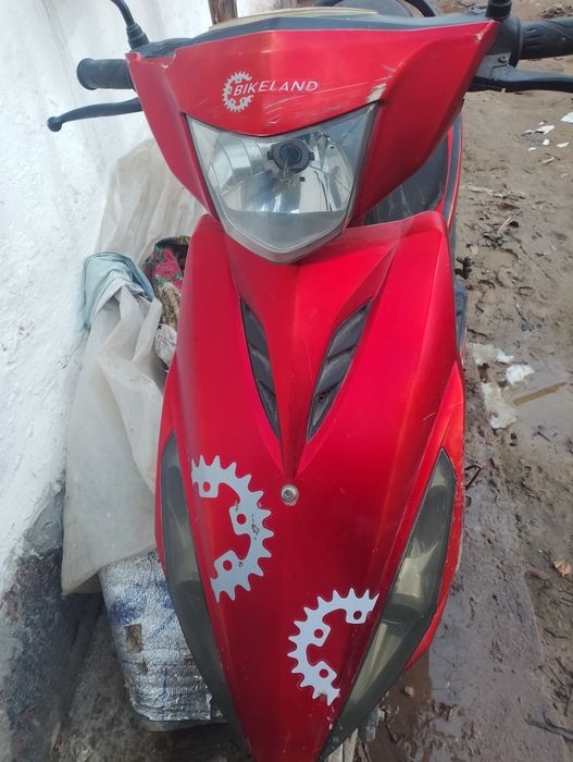 Skyter sotiladi rangi kizil , ychta kaskasi bilan,