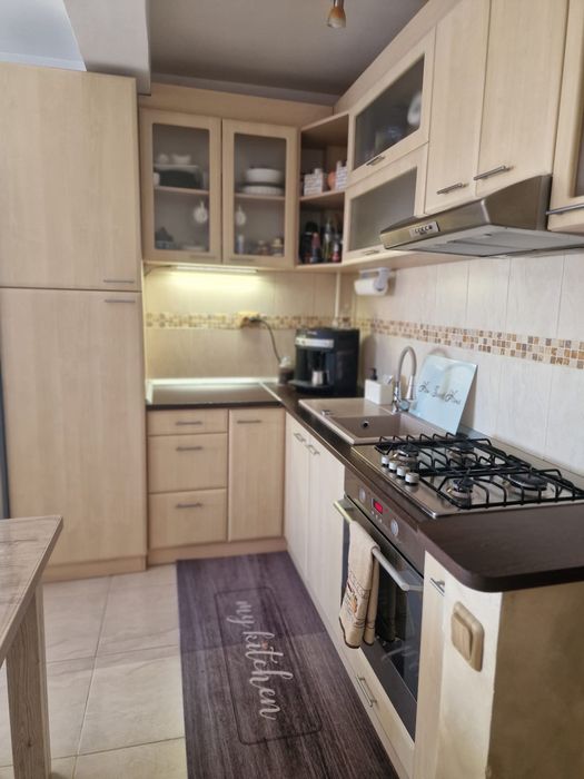 Apartament cu trei camere de vânzare
