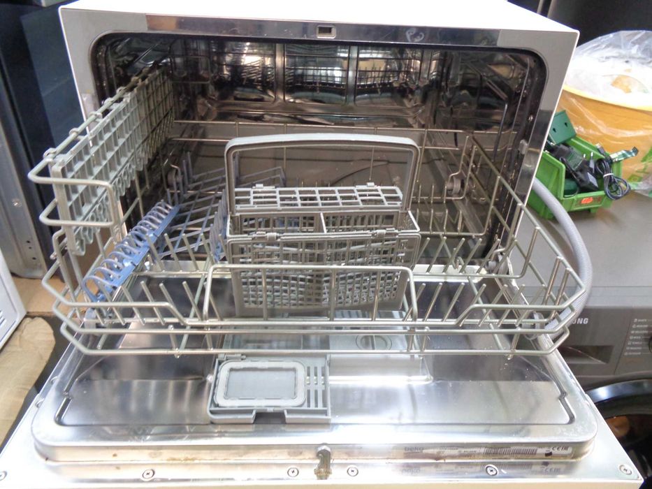 masina de spalat vase mini BEKO