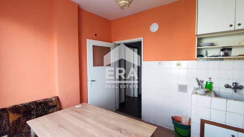 Дава се под наем Двустаен апартамент в Търговище, Запад 3 - 70 кв.м за 204 € - Снимка #4