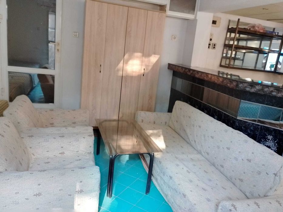 Дава се под наем Едностаен апартамент в Пазарджик, Център - 32 кв.м за 153 € - Снимка #1