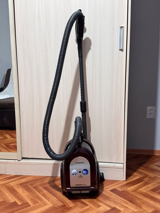 Пылесос Samsung 1800W (без мешка)