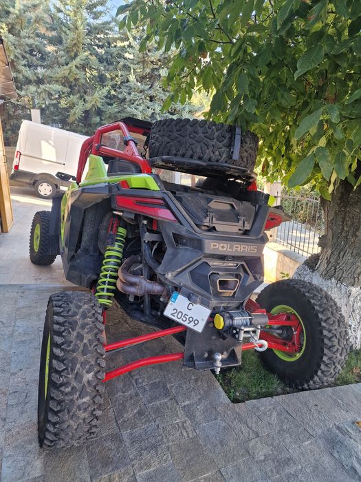 Продавам Polaris RZR