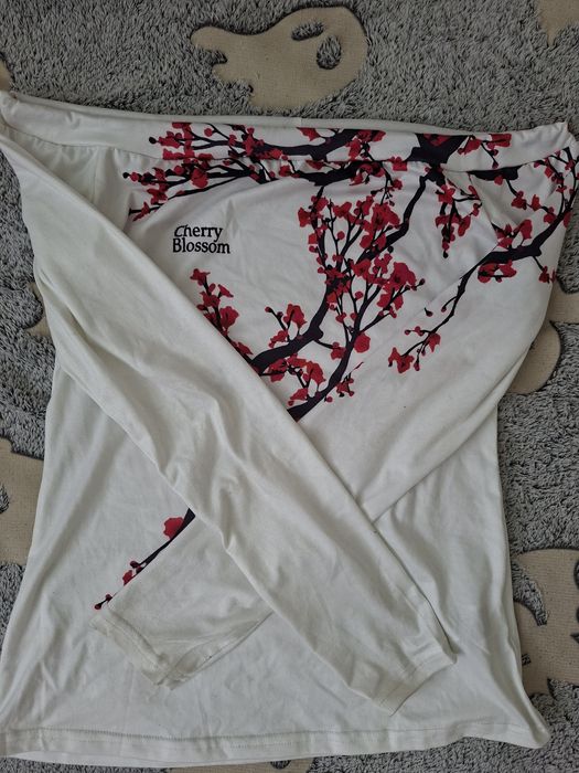 Елегантна бяла блуза Shein с паднали рамене "Cherry Blossom", размер M