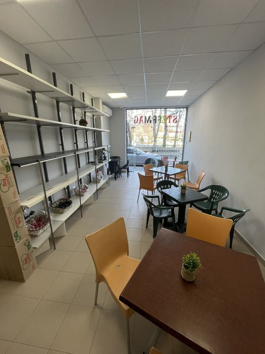 Отдава се под наем помещение гр. А-д /подходящо за магазин, офис/