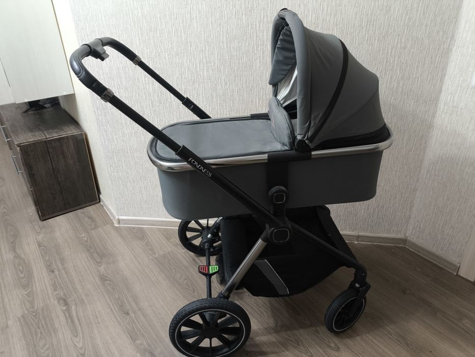 Продам детскую коляску 2в1