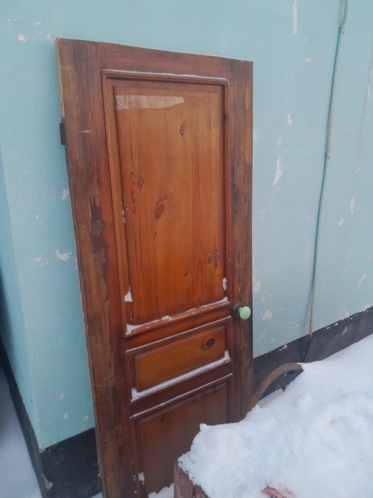 Деревянная дверь