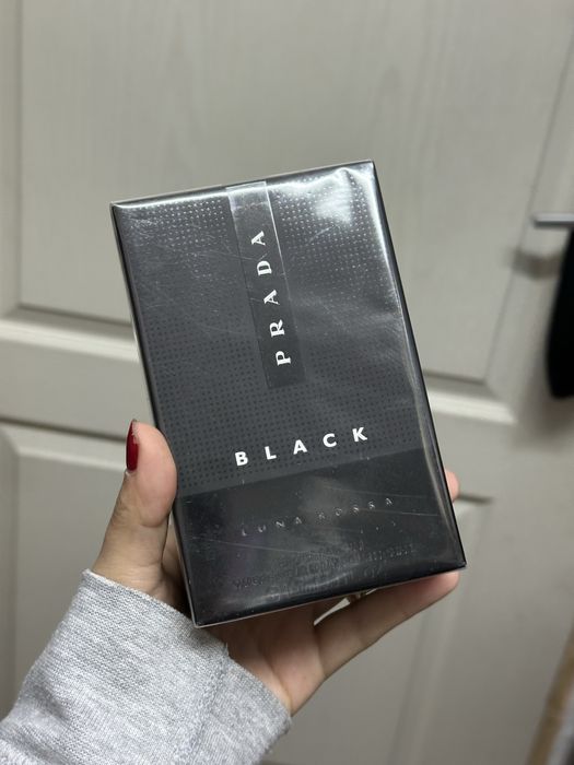 Prada black luna rossa