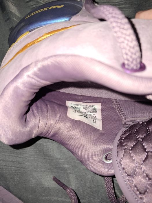 Adidasi baschet lebron 21