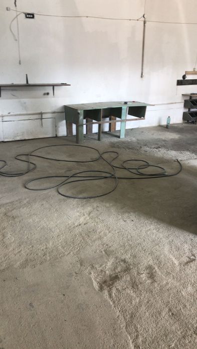 Loc garaj spatiu masina