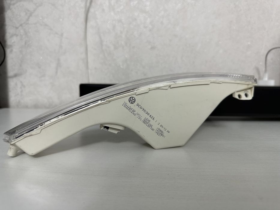 Поворотник на passat B6