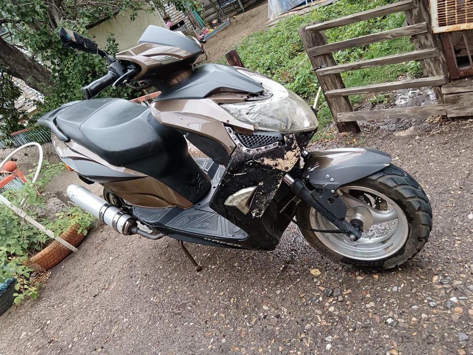 Продаю скутер райсер