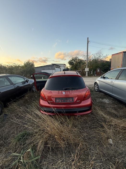 Peugeot 207 1.4 бензин само на части