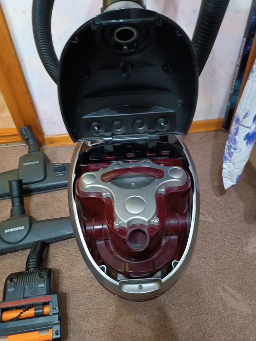 Пылесос SAMSUNG aguatic