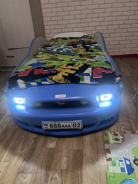 Детская кровать -машинка