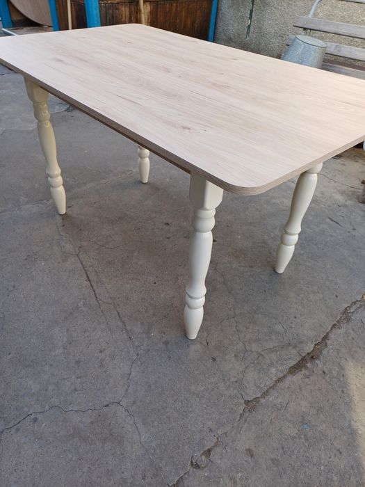 Продам стол кухонный.