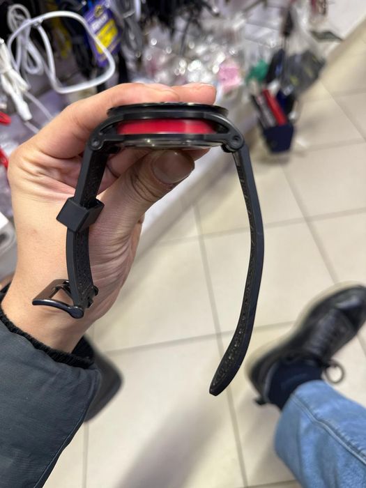 Часы оригинал требует малого ремонта