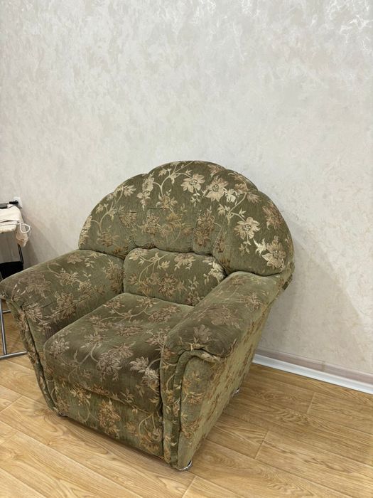 Продам диван с креслом в зал