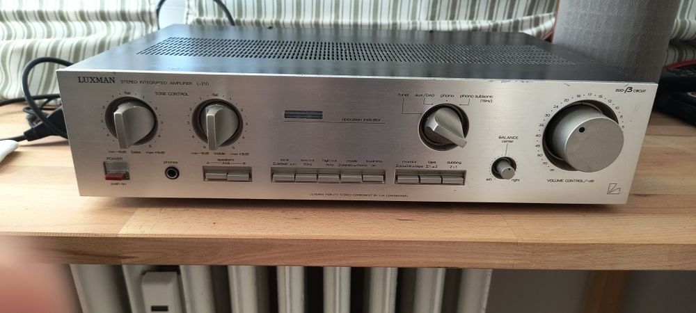 Усилвател Luxman L 210
