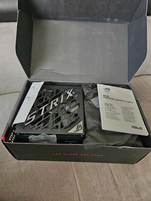 Захранване ASUS ROG STRIX 1200W 80 PLUS Platinum