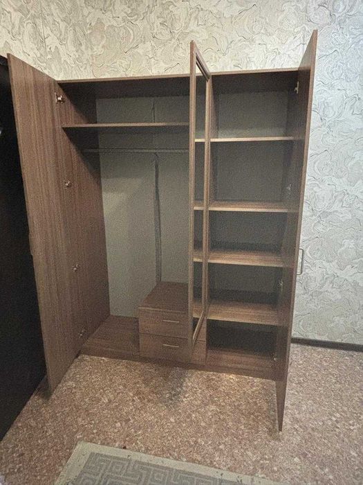 Продам Шифоньер.