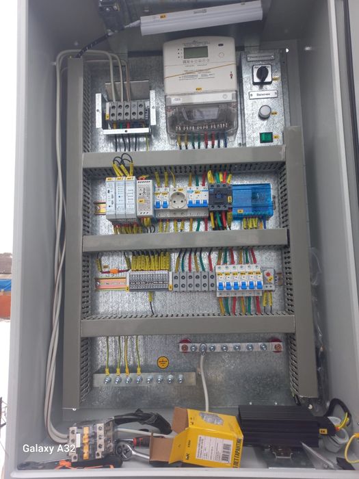 Элекртромонтажники