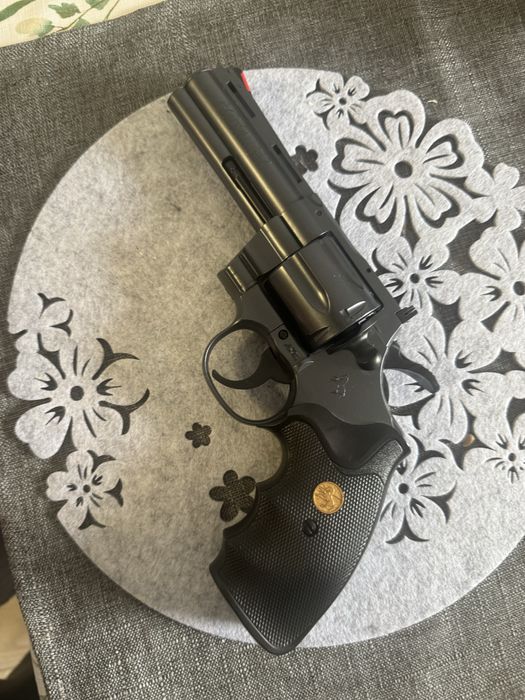 Pistol airsofit python 357 , defect