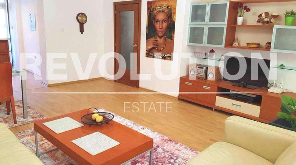 Дава се под наем Тристаен апартамент в Варна, Спортна зала - 85 кв.м за 700 € - Снимка #2