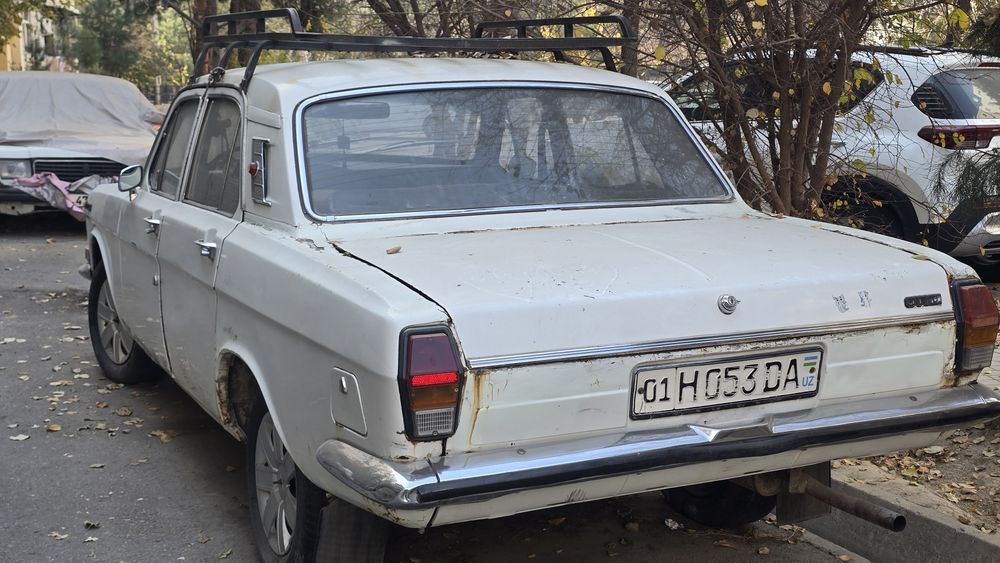 ISH bop moshina VOLGA GAZ 2401