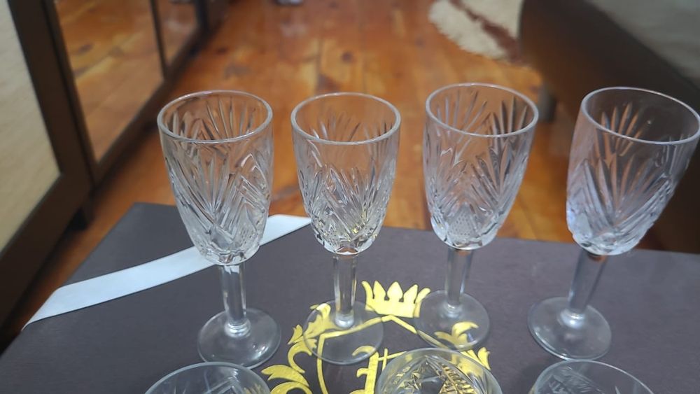 Хрустальные рюмки