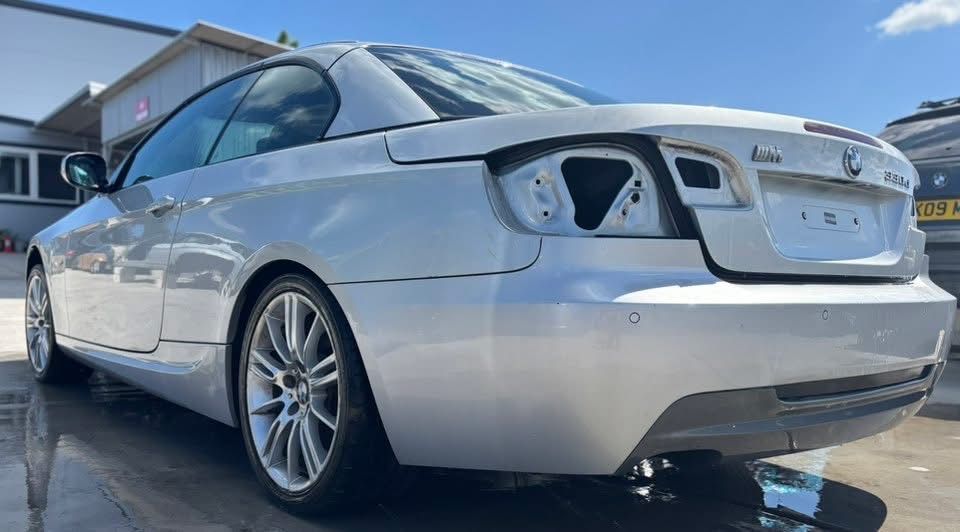 Dezmembrez BMW 330d E93 LCI,Motor 245cp N57 ,NAVI CIC ,jante style 193