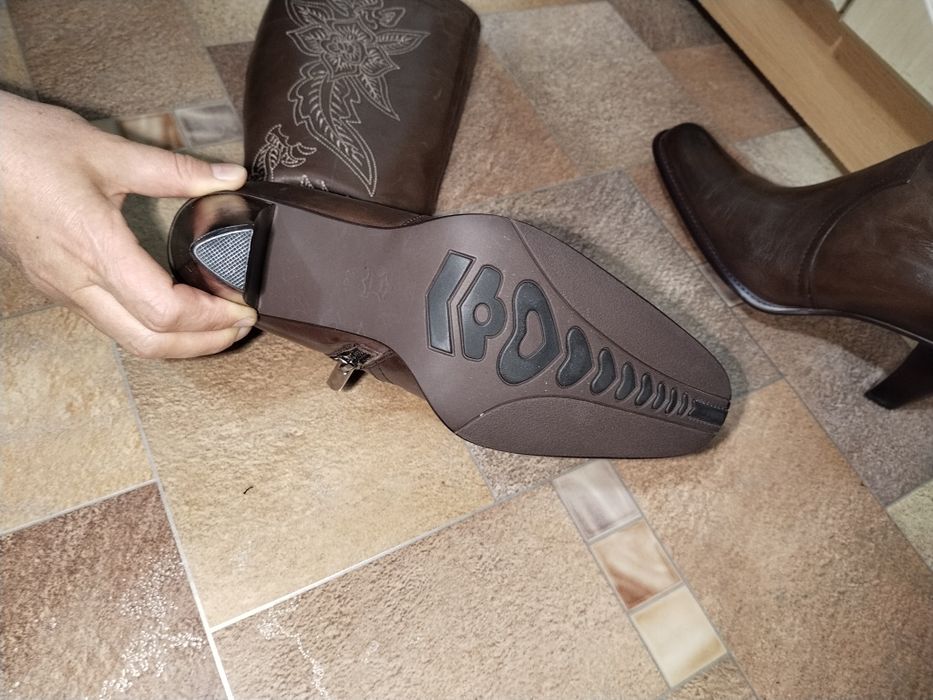 Продам зимние женские сапоги